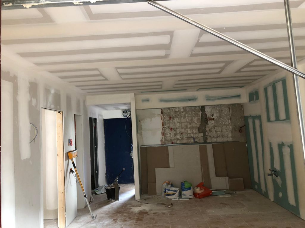 Tractament de juntes a màquina. (Calella de Palafrugell 2021)
